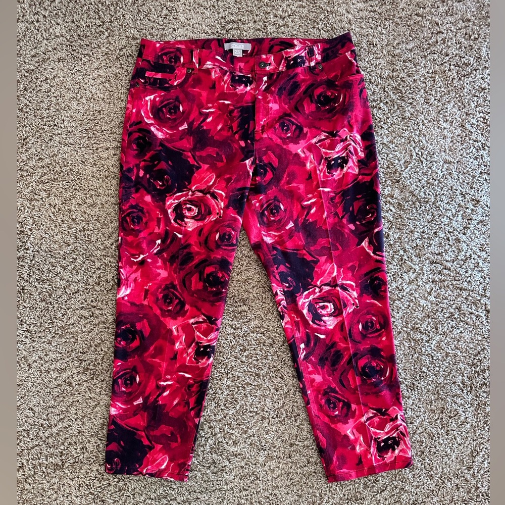Chico’s size 2.5(L/14)rose print capri pant